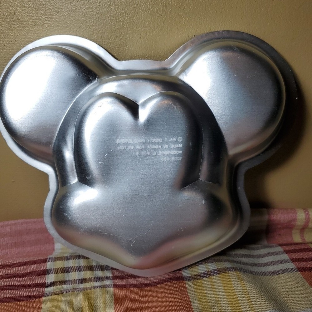 Wilton 8in Mickey Mouse Cake Pan Disney Silver Aluminum 502-298 Vintage Bakeware